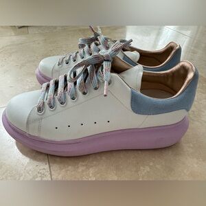 Alexander McQueen Women’s Oversized Sneaker Light Blue/Pink 39